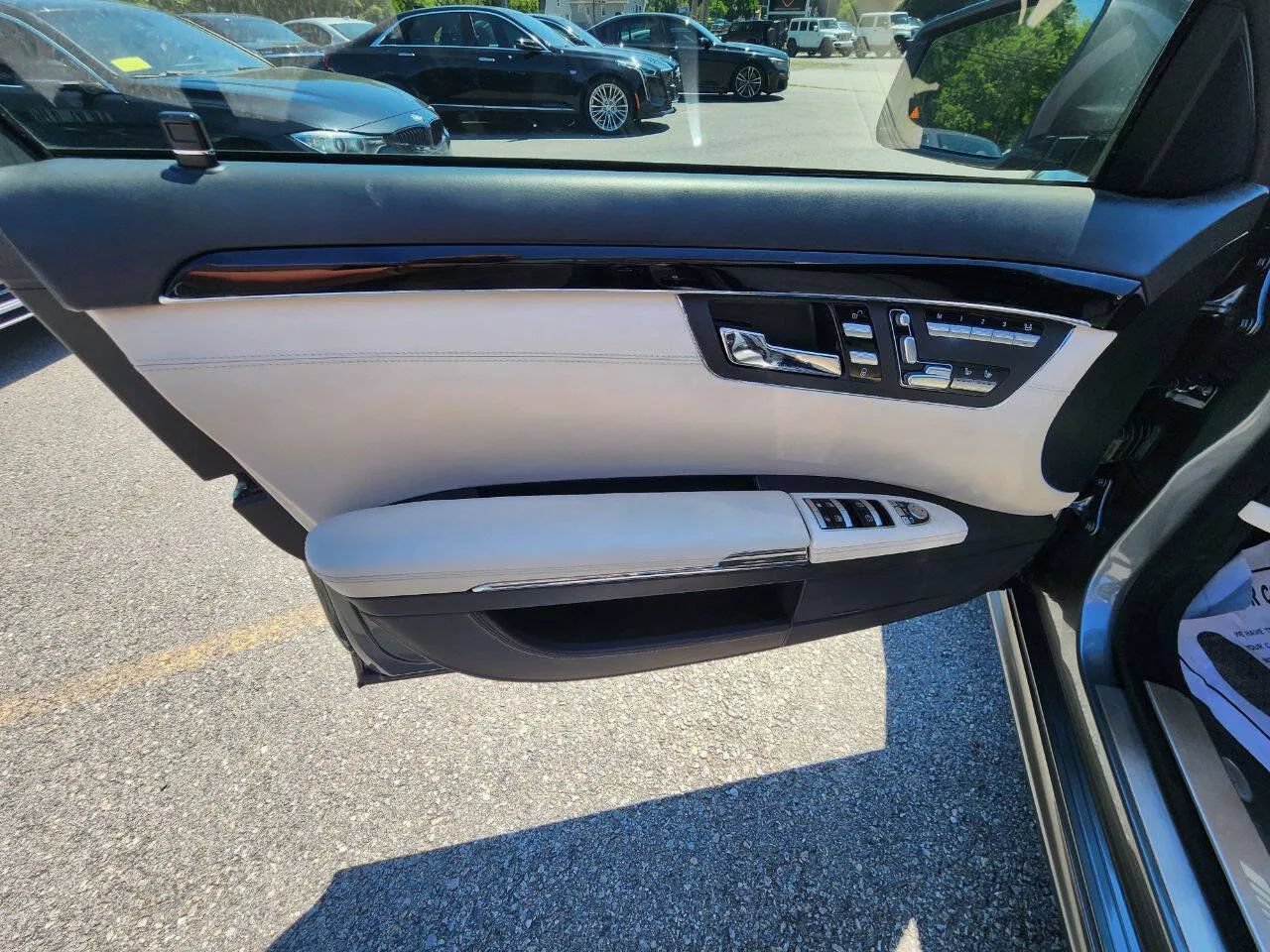 Used 2013 Mercedes-Benz S 63 AMG w/ AMG Performance Pkg image 11