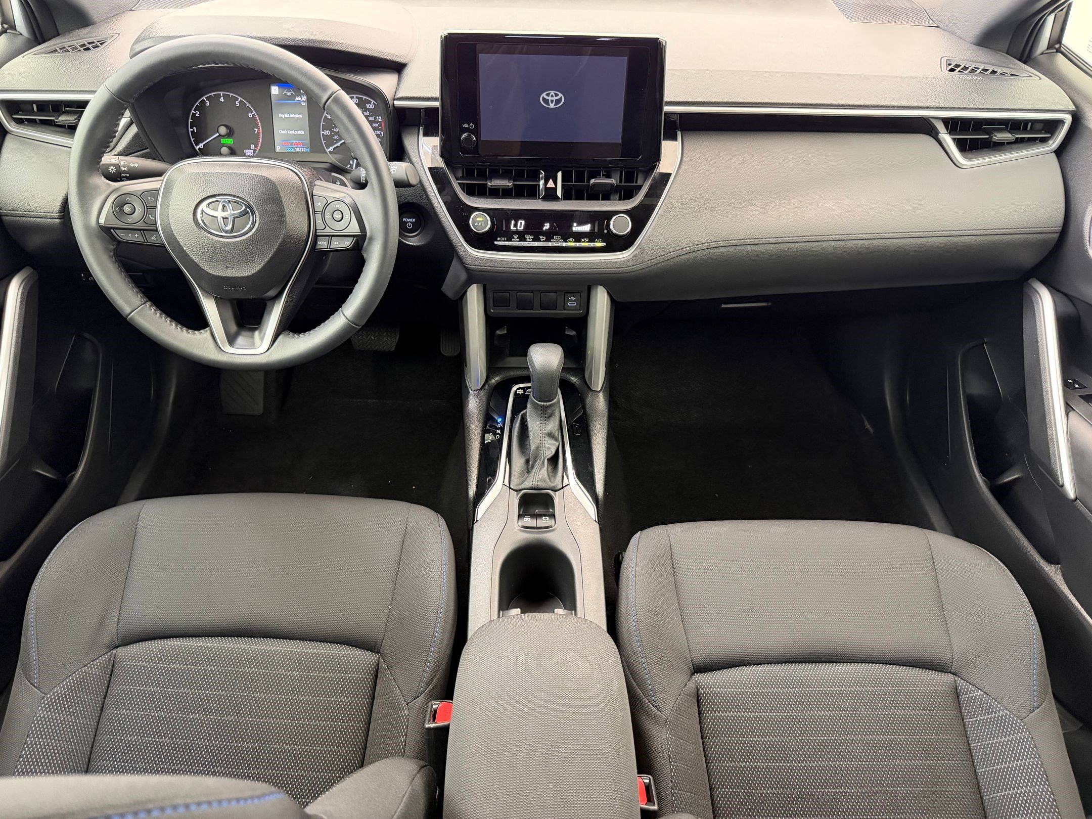 Used 2024 Toyota Corolla Cross SE w/ Moonroof Package image 7