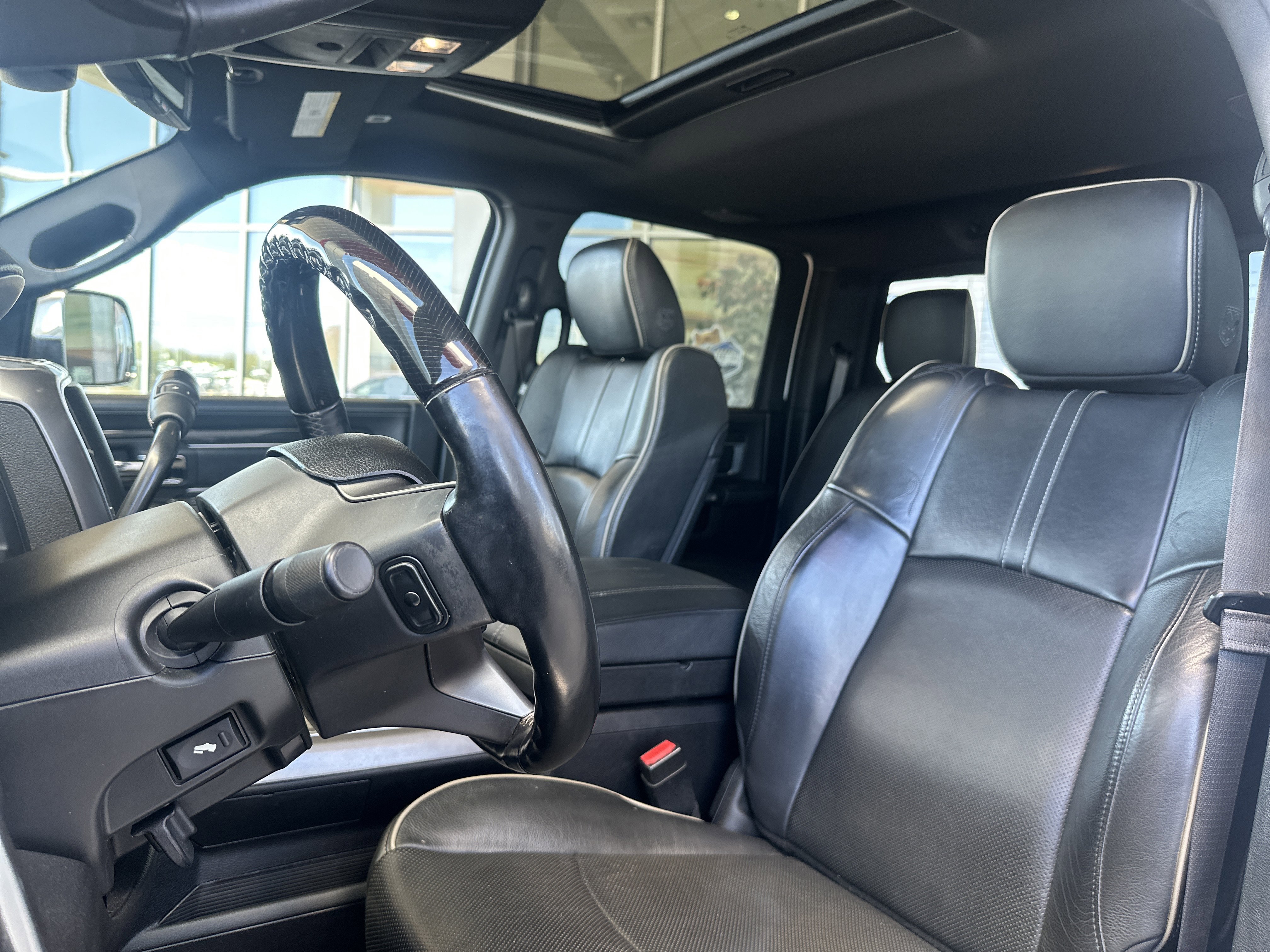 Used 2018 RAM 3500 Laramie Longhorn image 13