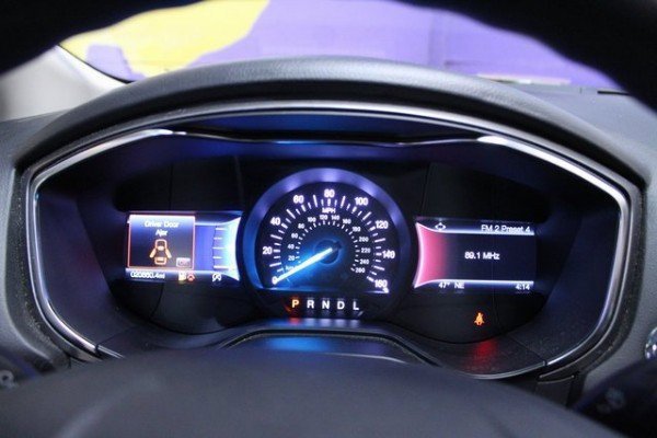 Used 2020 Ford Fusion SE image 17