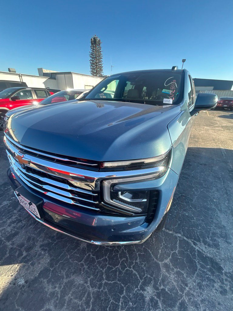Used 2023 Chevrolet Suburban LT AWD/4WD image 2