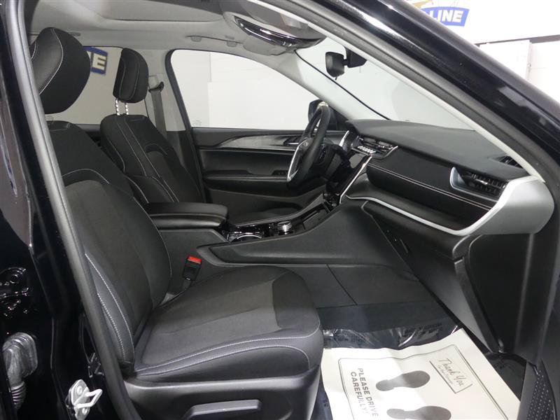 Used 2023 Jeep Grand Cherokee Laredo w/ Luxury Tech Group I AWD/4WD image 22