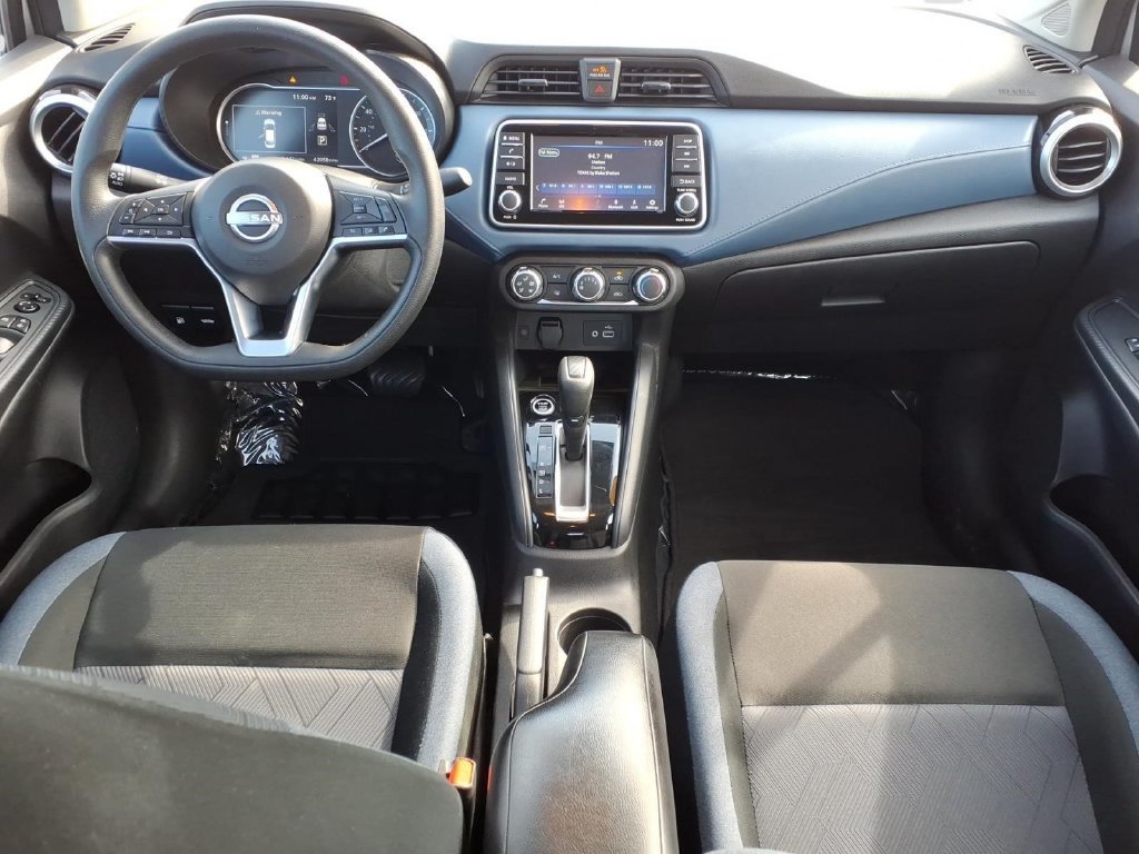 Used 2025 Nissan Versa SV FWD image 10