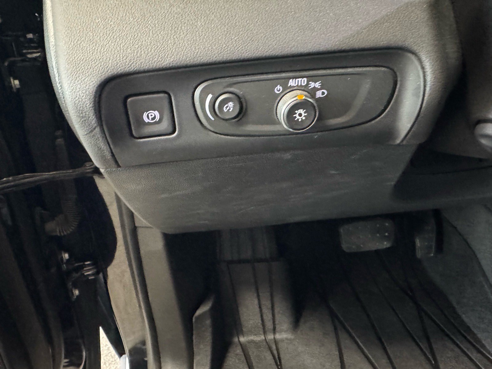 Used 2020 Buick Enclave Premium w/ LPO, Floor Liner Package AWD/4WD image 20