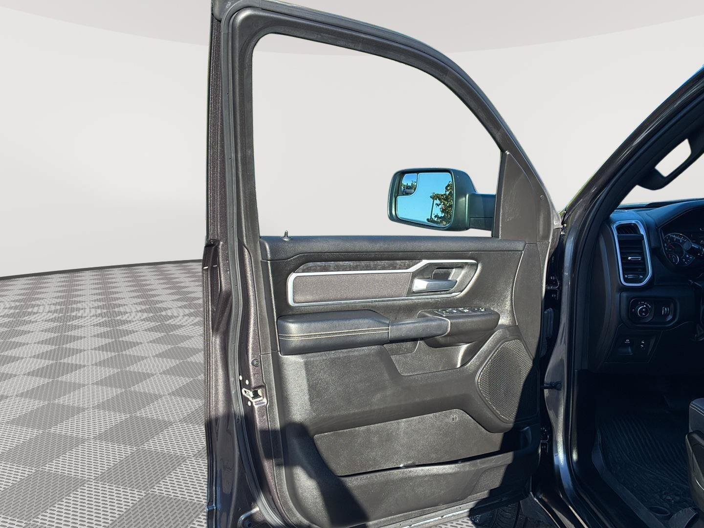 Used 2023 RAM 1500 Big Horn AWD/4WD image 31