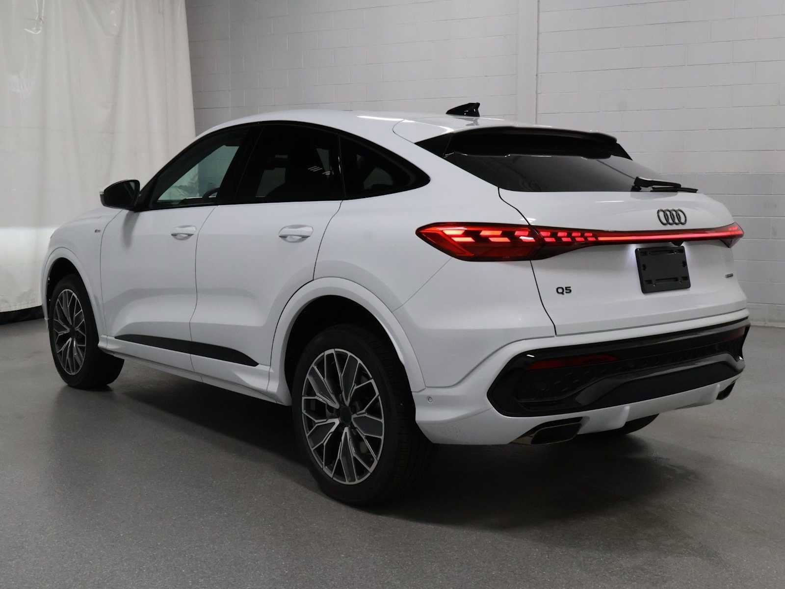 New 2026 Audi Q5 Premium Plus AWD/4WD image 3