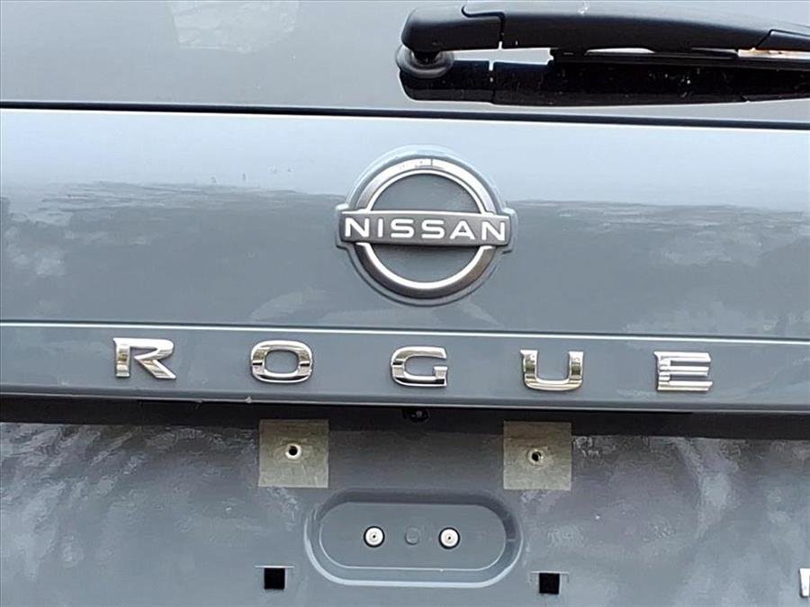 Used 2022 Nissan Rogue Platinum w/ Head-Up Display Package AWD/4WD image 12