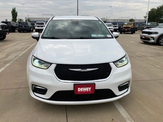 Certified 2023 Chrysler Pacifica Touring-L FWD image 2
