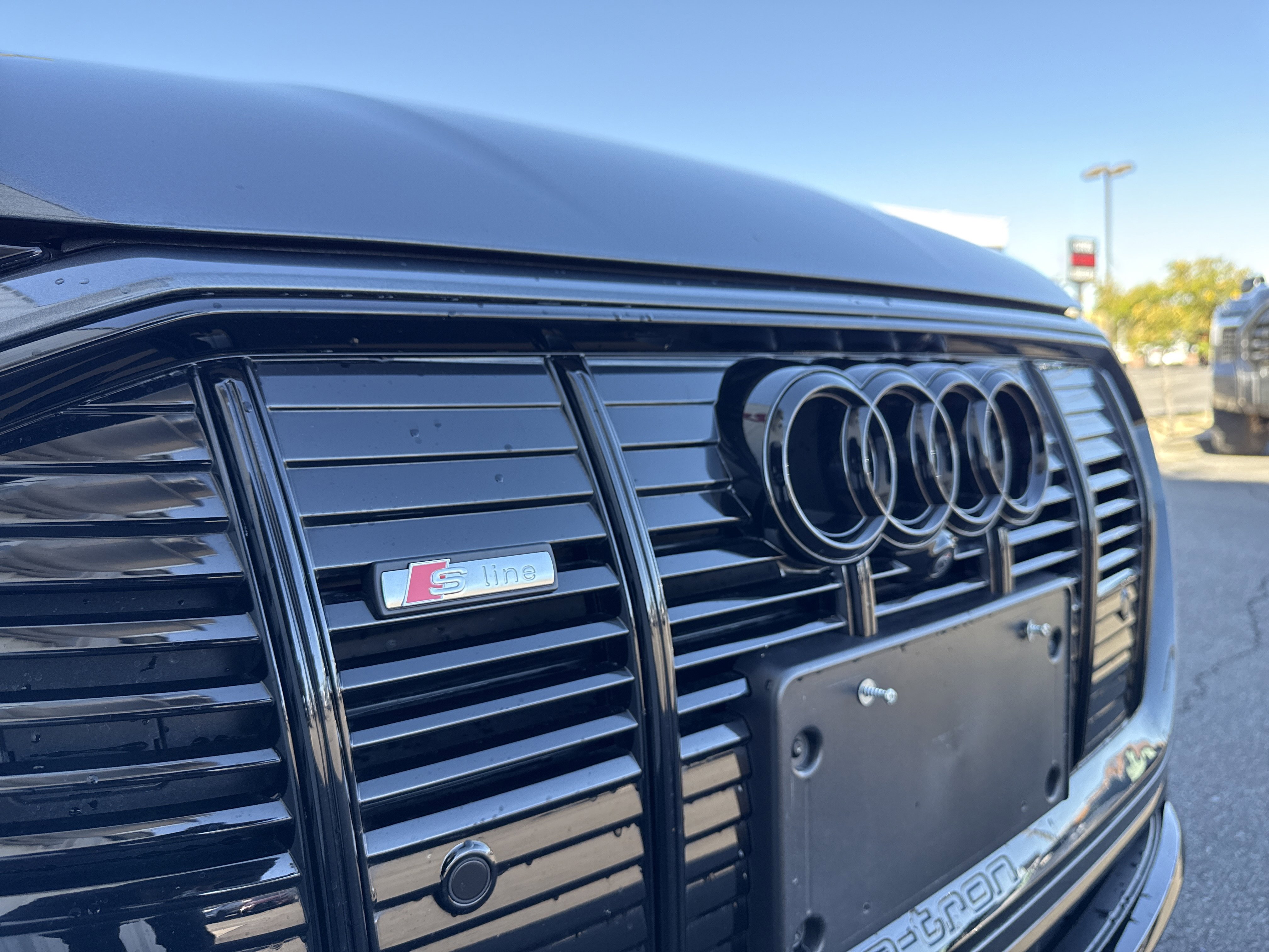 Used 2023 Audi e-tron Premium w/ Convenience Plus Package image 7