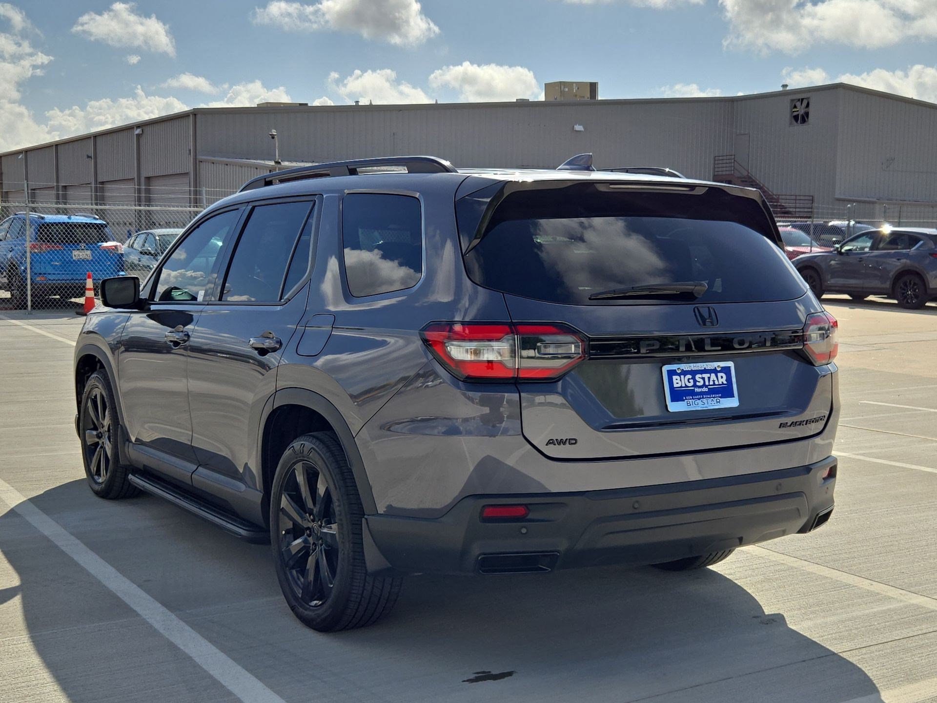 Used 2025 Honda Pilot Black Edition image 6