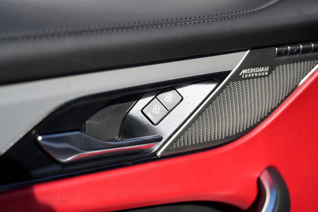 Used 2022 Jaguar F-PACE SVR image 27