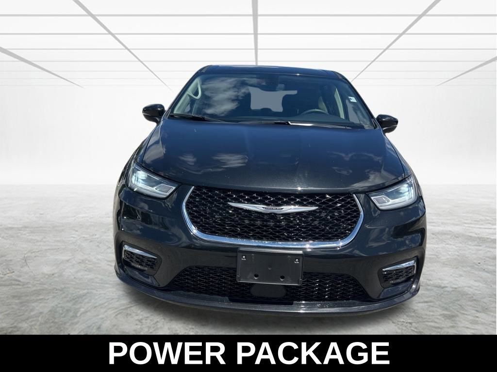 Certified 2023 Chrysler Pacifica Touring-L image 9