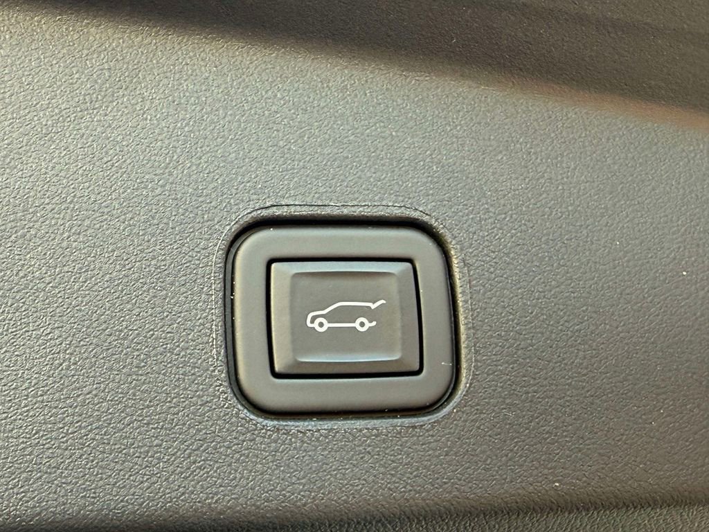 Used 2024 Cadillac Lyriq Luxury w/ LPO, Floor Liner Package image 18