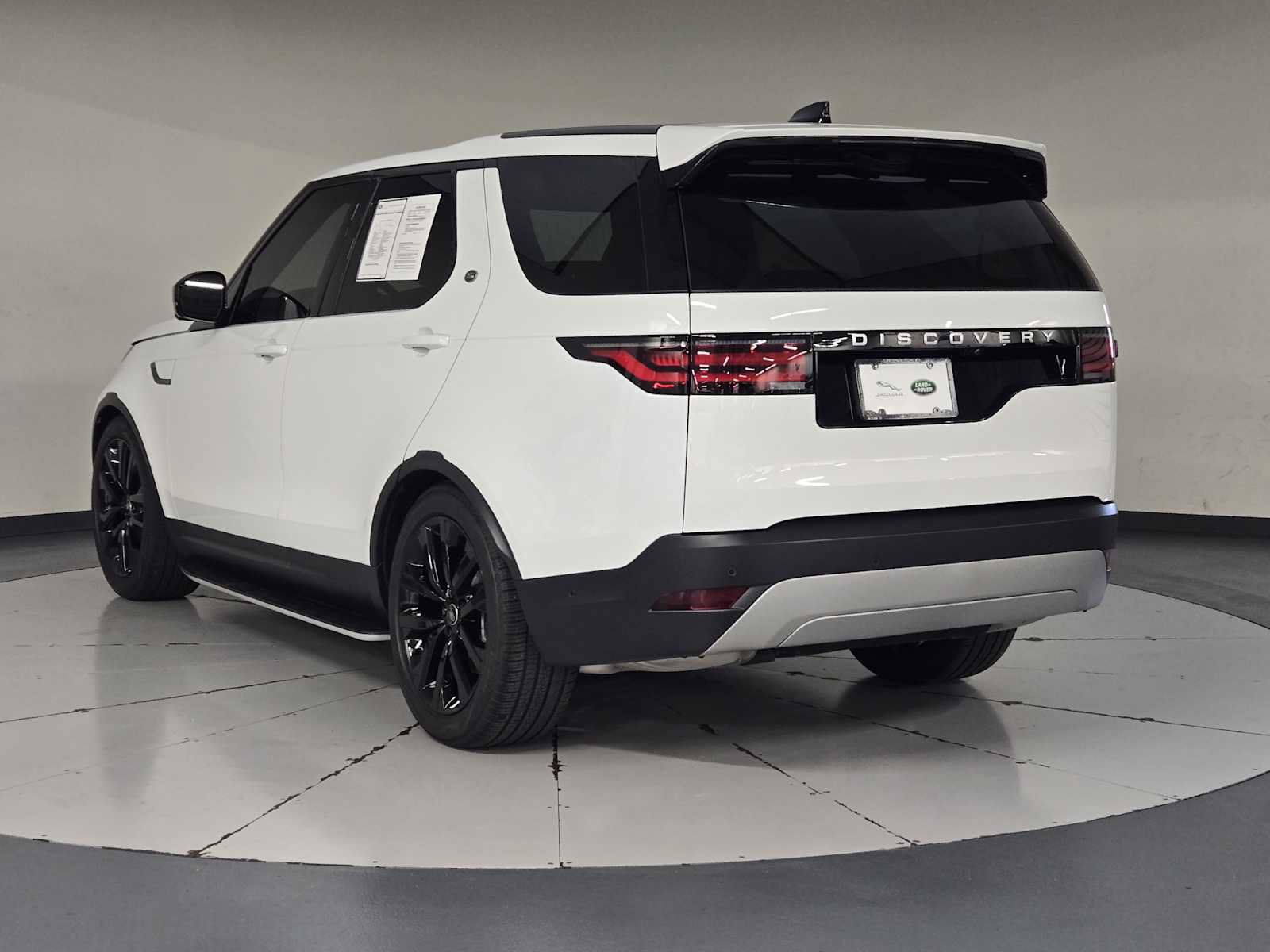 Used 2026 Land Rover Discovery S AWD/4WD image 6