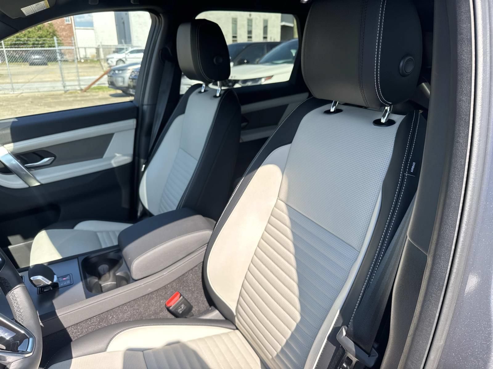 New 2025 Land Rover Discovery Sport Dynamic SE AWD/4WD image 10
