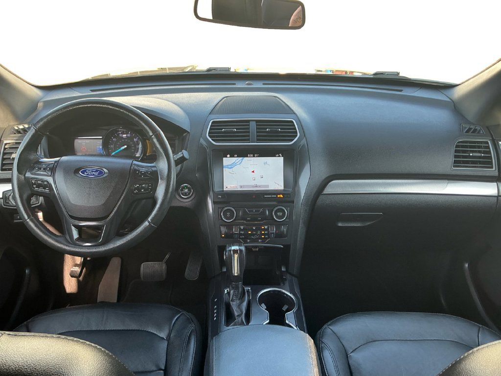 Used 2018 Ford Explorer XLT w/ Equipment Group 202A FWD image 17