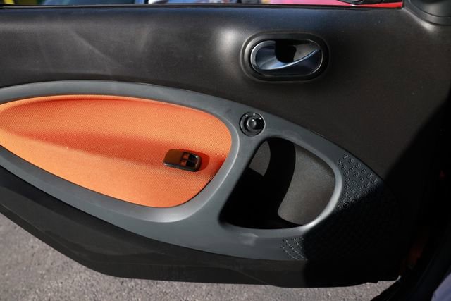 Used 2016 smart fortwo passion image 38