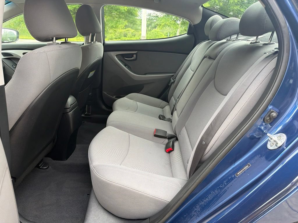 Used 2015 Hyundai Elantra SE w/ Option Group 02 FWD image 16