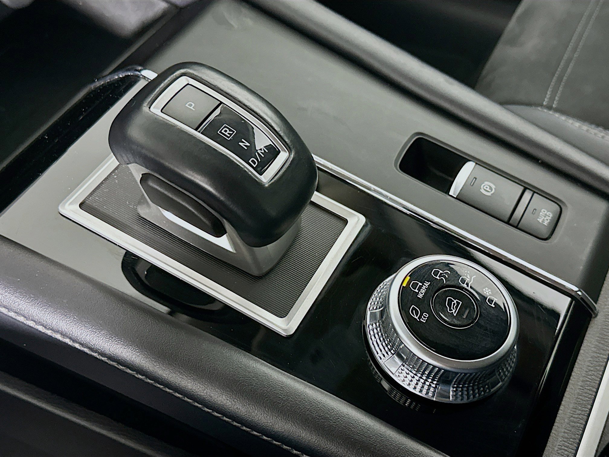 Used 2024 Mitsubishi Outlander SE image 25