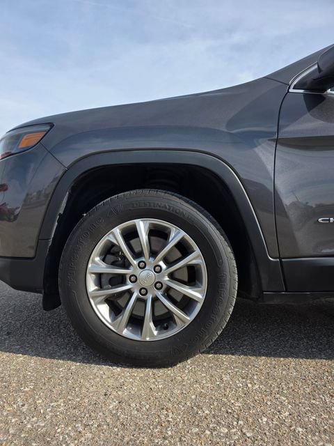Used 2019 Jeep Cherokee Latitude Plus w/ Comfort/Convenience Group AWD/4WD image 10