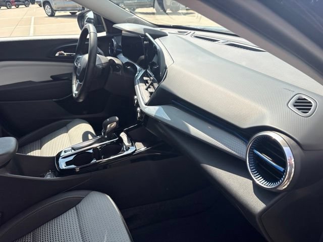 Used 2024 Chevrolet Trax LT w/ Driver Confidence Package FWD image 26