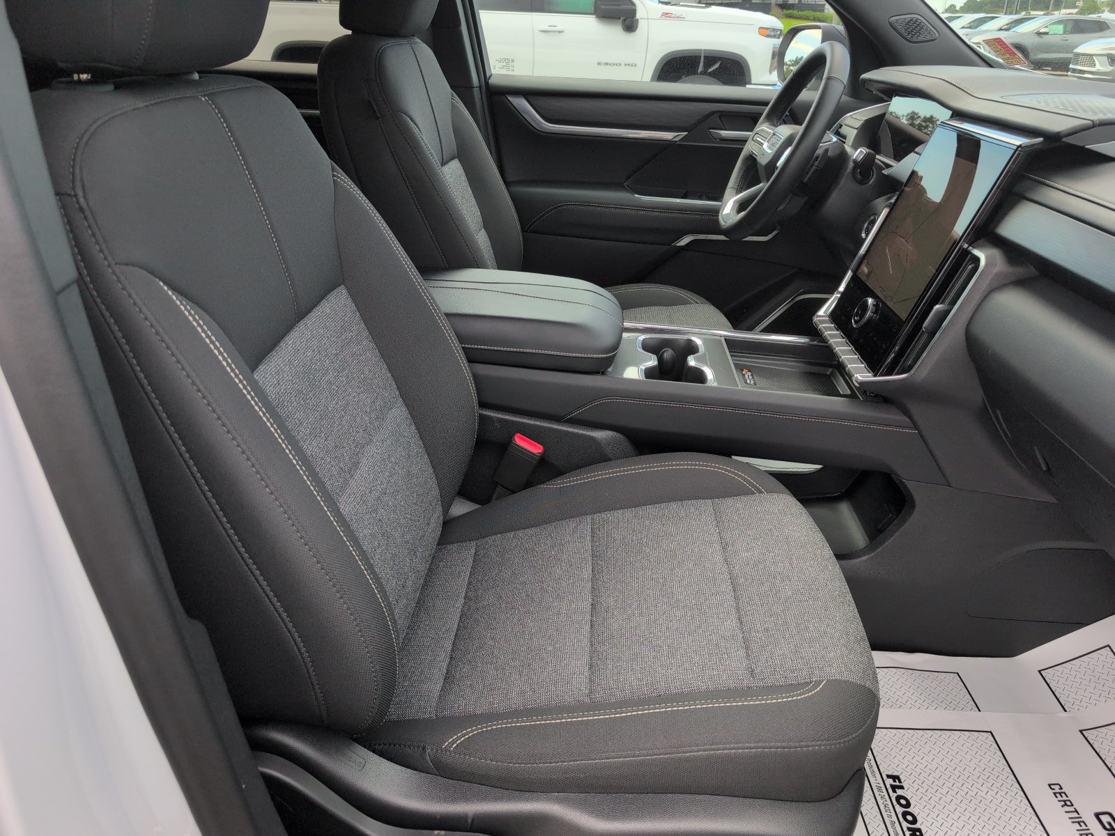 Used 2025 GMC Acadia Elevation FWD image 15