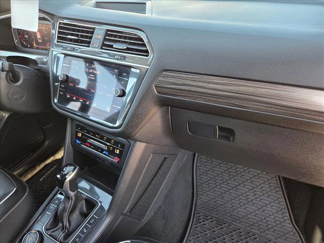 Certified 2022 Volkswagen Tiguan SEL R-Line AWD/4WD image 21
