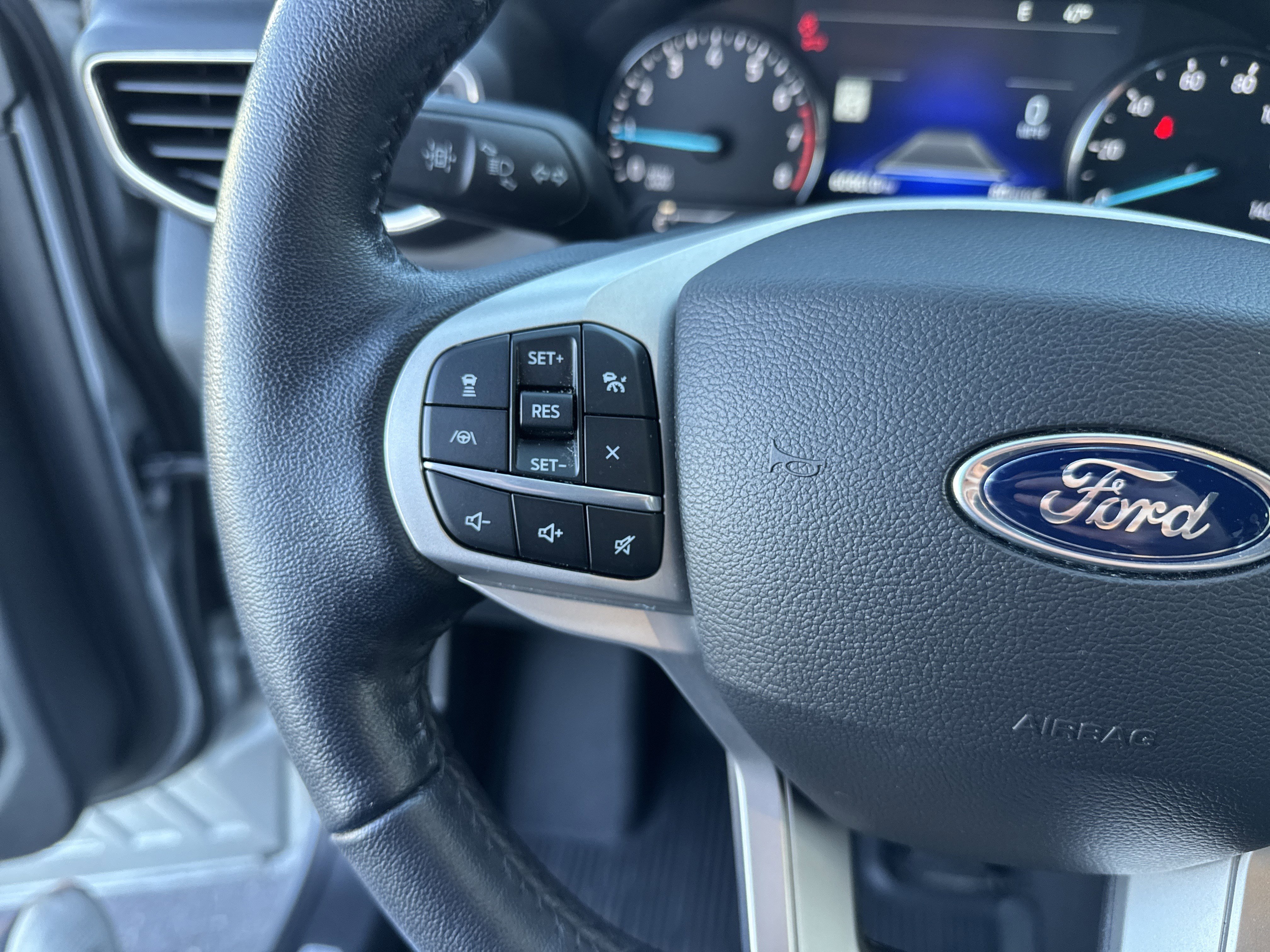 Certified 2022 Ford Explorer Limited AWD/4WD image 33