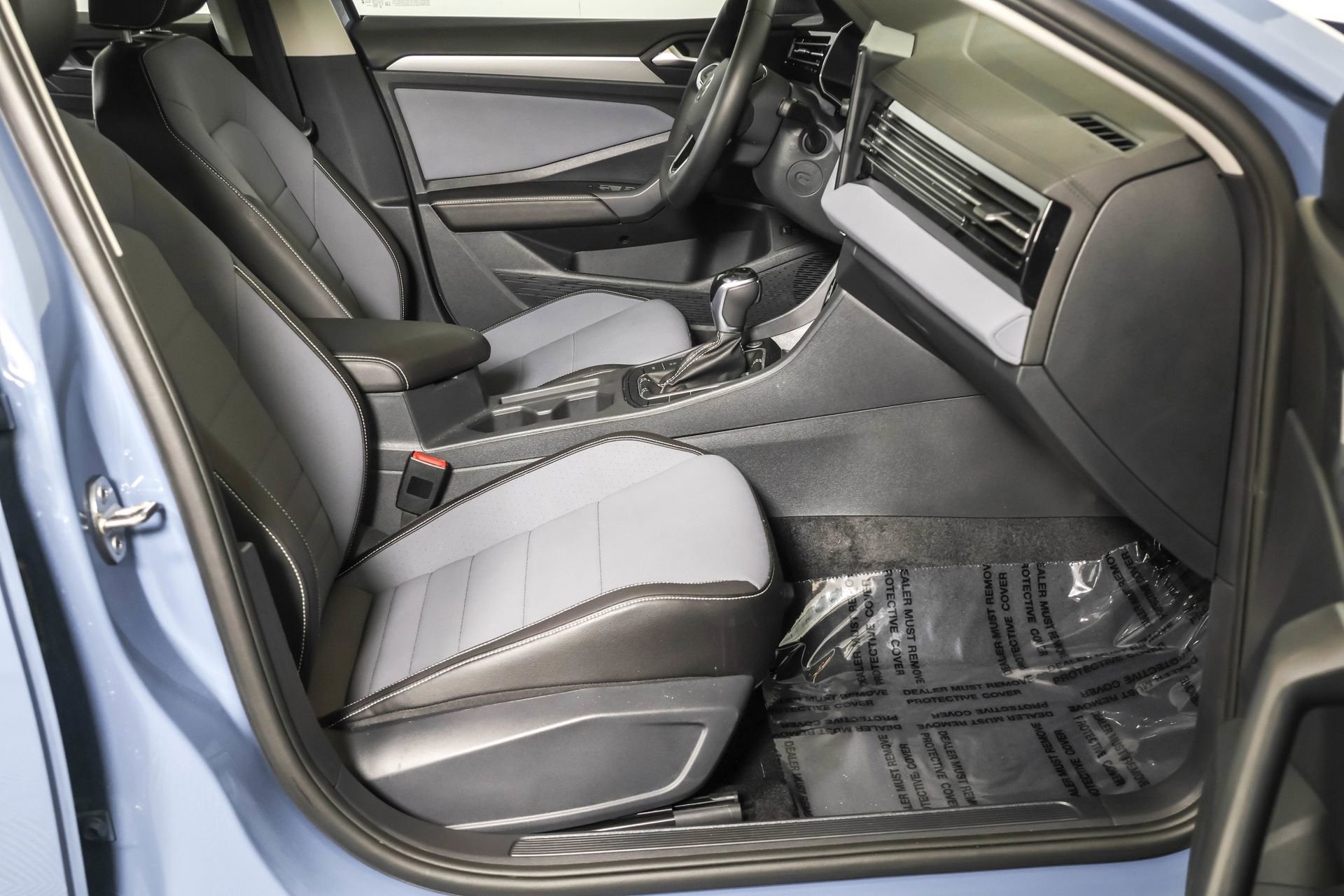 Used 2025 Volkswagen Jetta SE w/ Black Wheel Package image 44