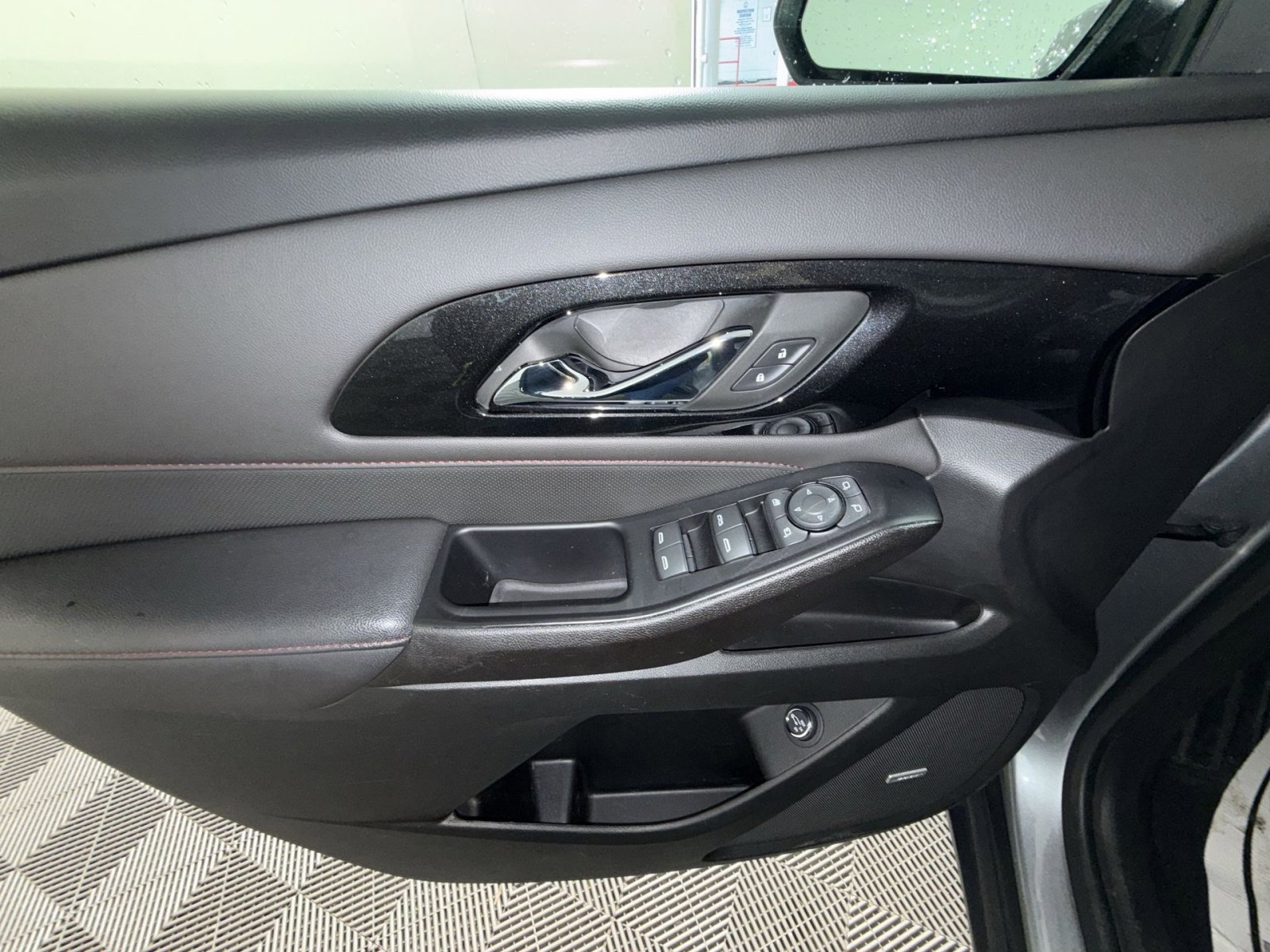 Used 2023 Chevrolet Traverse RS AWD/4WD image 15