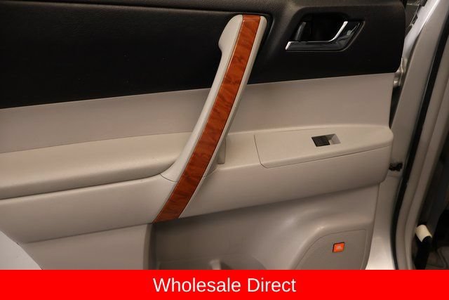 Used 2010 Toyota Highlander Limited AWD/4WD image 31