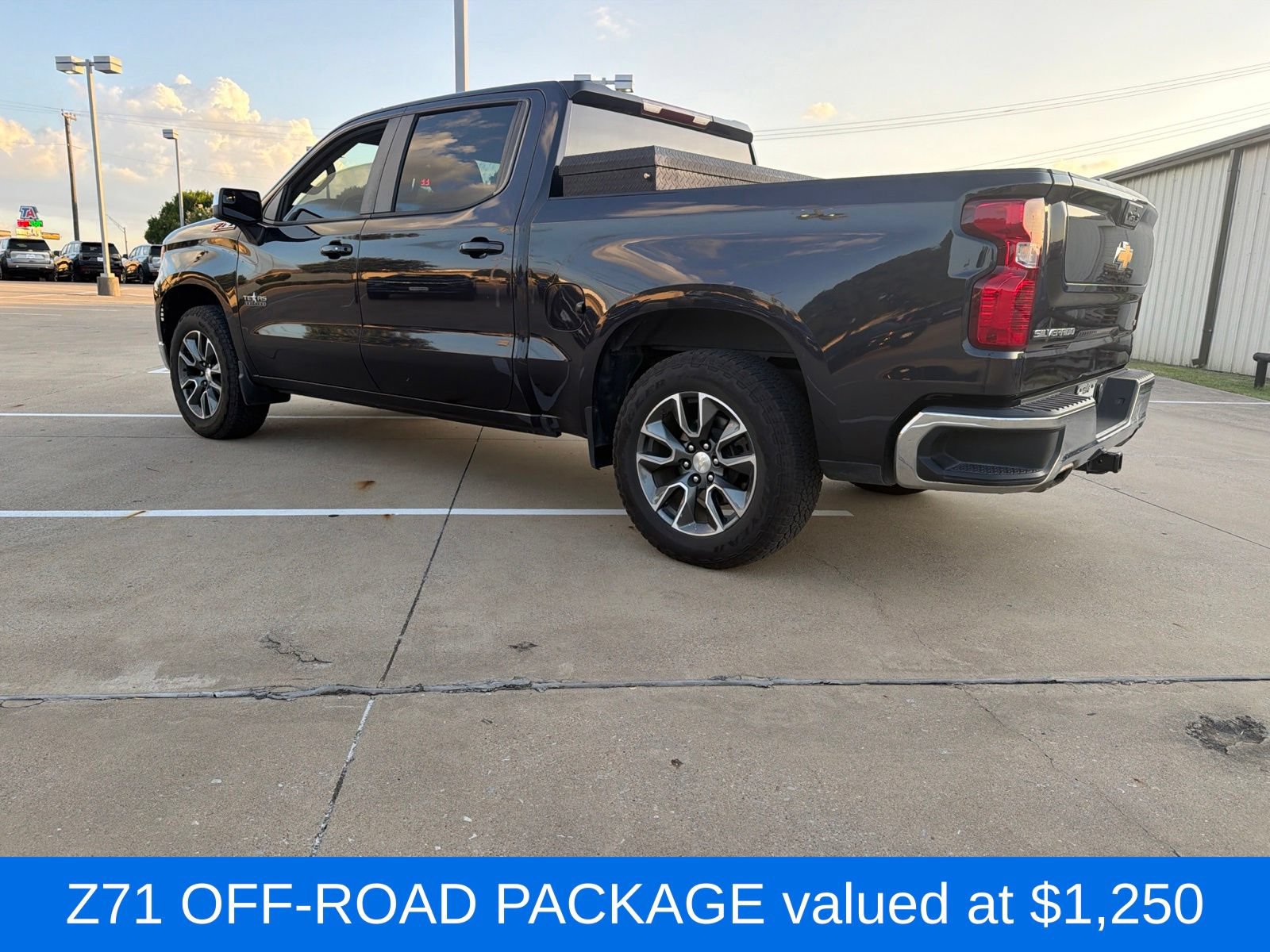 Used 2023 Chevrolet Silverado 1500 LT w/ Z71 Off-Road Package AWD/4WD image 4