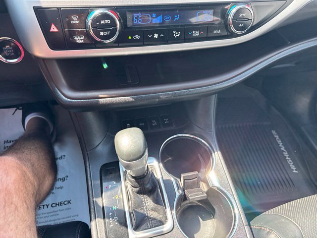 Used 2019 Toyota Highlander Limited AWD/4WD image 16