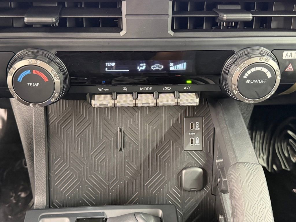 Used 2025 Toyota Tacoma SR5 AWD/4WD image 34