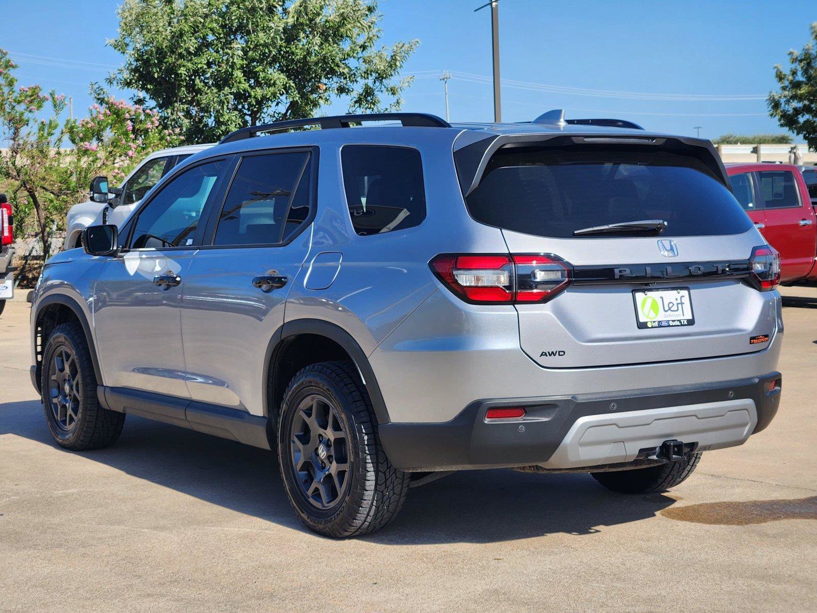 Used 2025 Honda Pilot TrailSport image 5