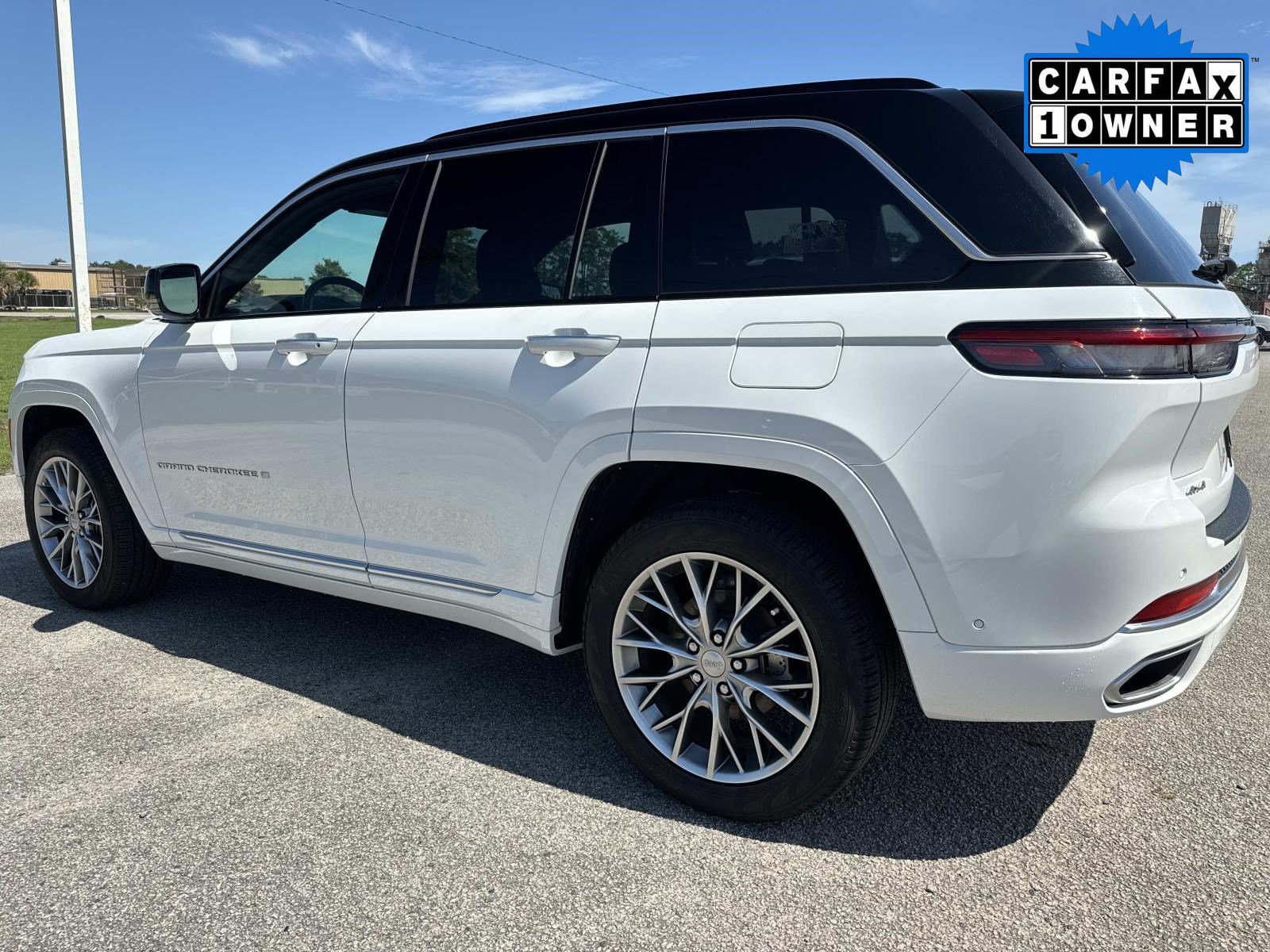 Used 2025 Jeep Grand Cherokee Summit AWD/4WD image 6