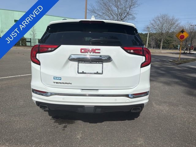 Used 2020 GMC Terrain Denali w/ Denali Premium Package FWD image 4