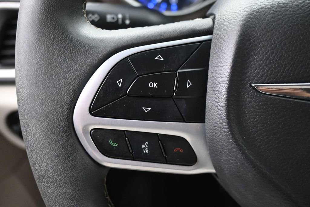 Used 2022 Chrysler Voyager LX FWD image 20