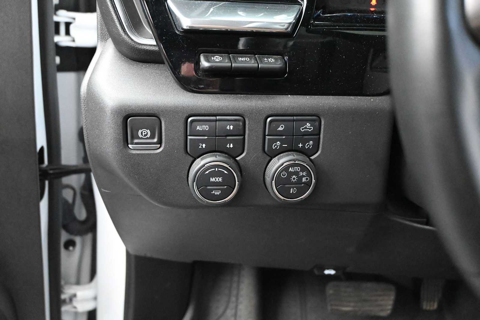Used 2024 Chevrolet Silverado 1500 High Country w/ High Country Premium Package AWD/4WD image 12