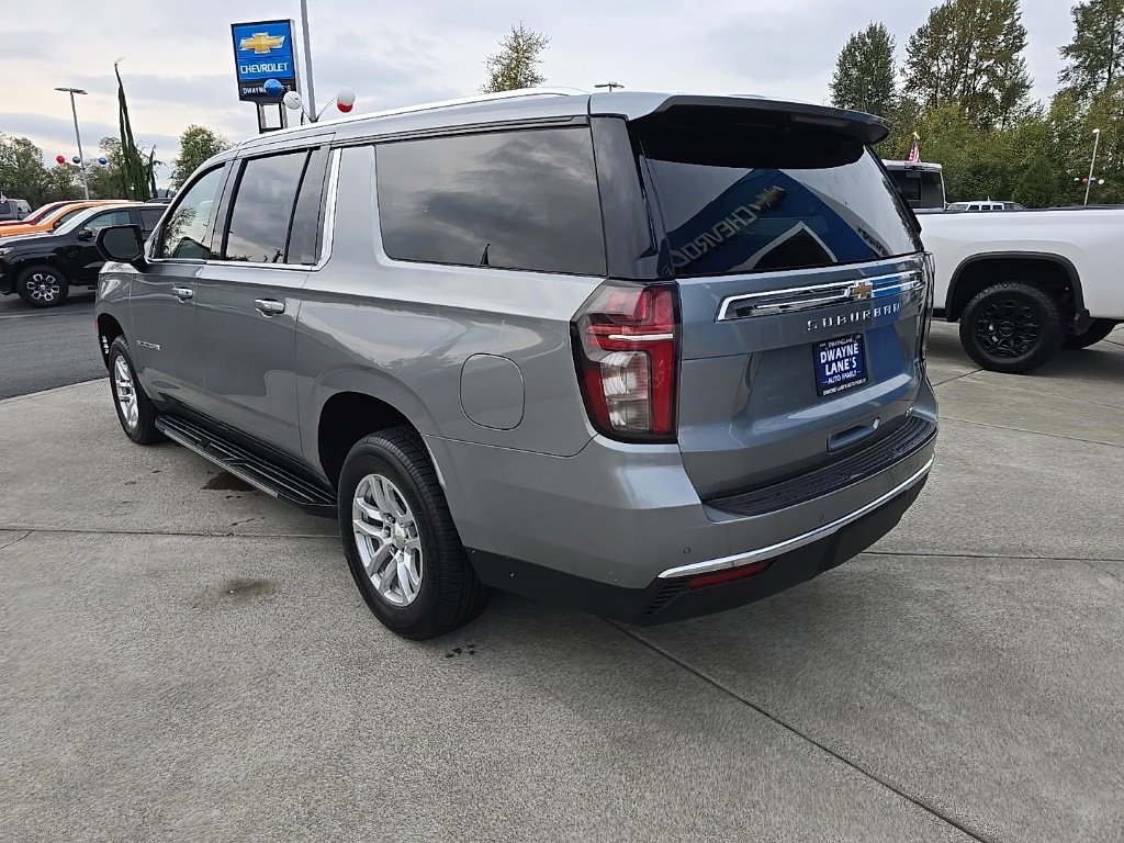Used 2023 Chevrolet Suburban LT image 3