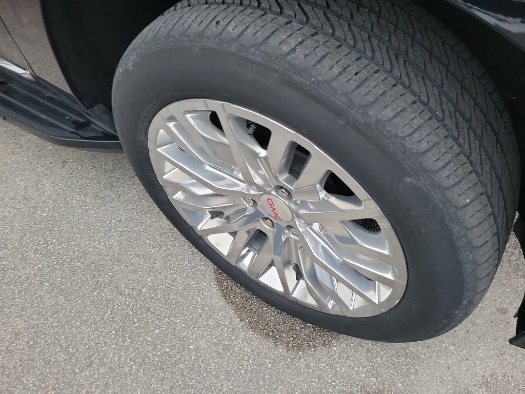 Used 2024 GMC Yukon XL SLT w/ SLT Luxury Package image 5