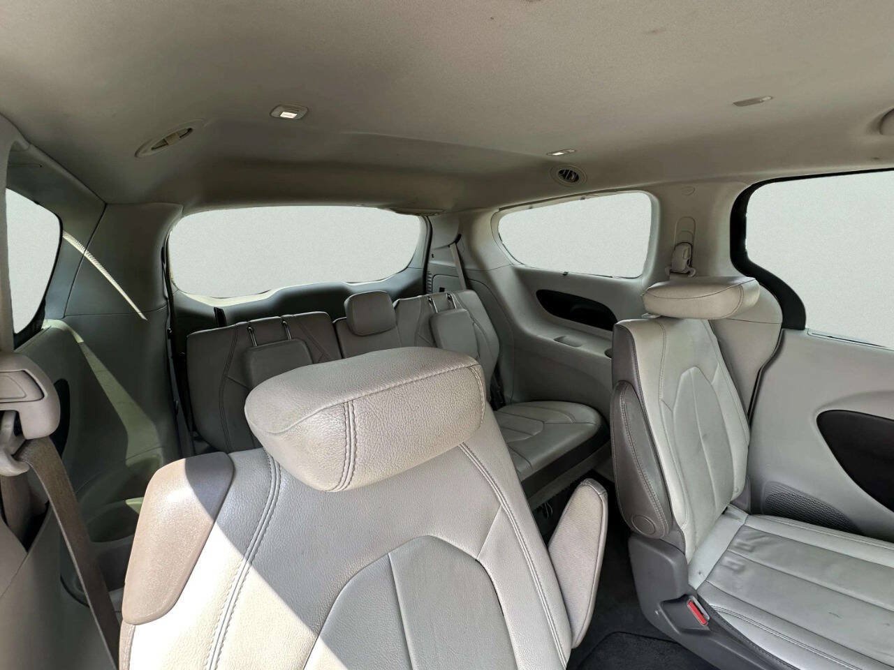 Used 2017 Chrysler Pacifica Touring-L FWD image 20