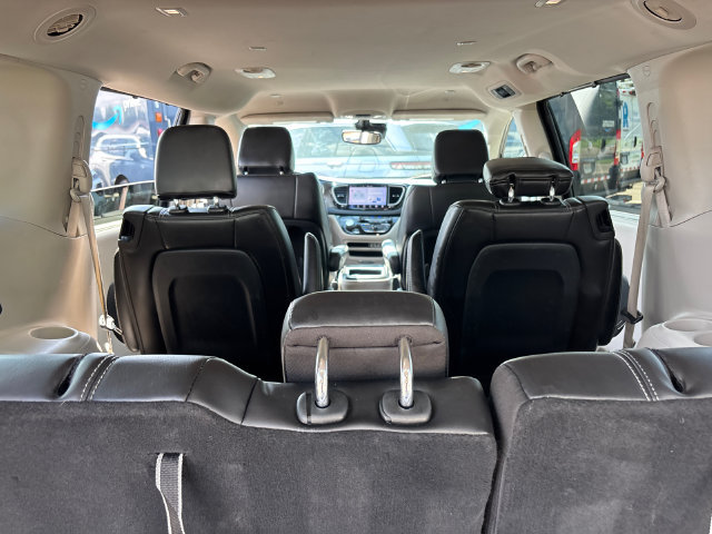 Used 2023 Chrysler Pacifica Touring-L FWD image 32