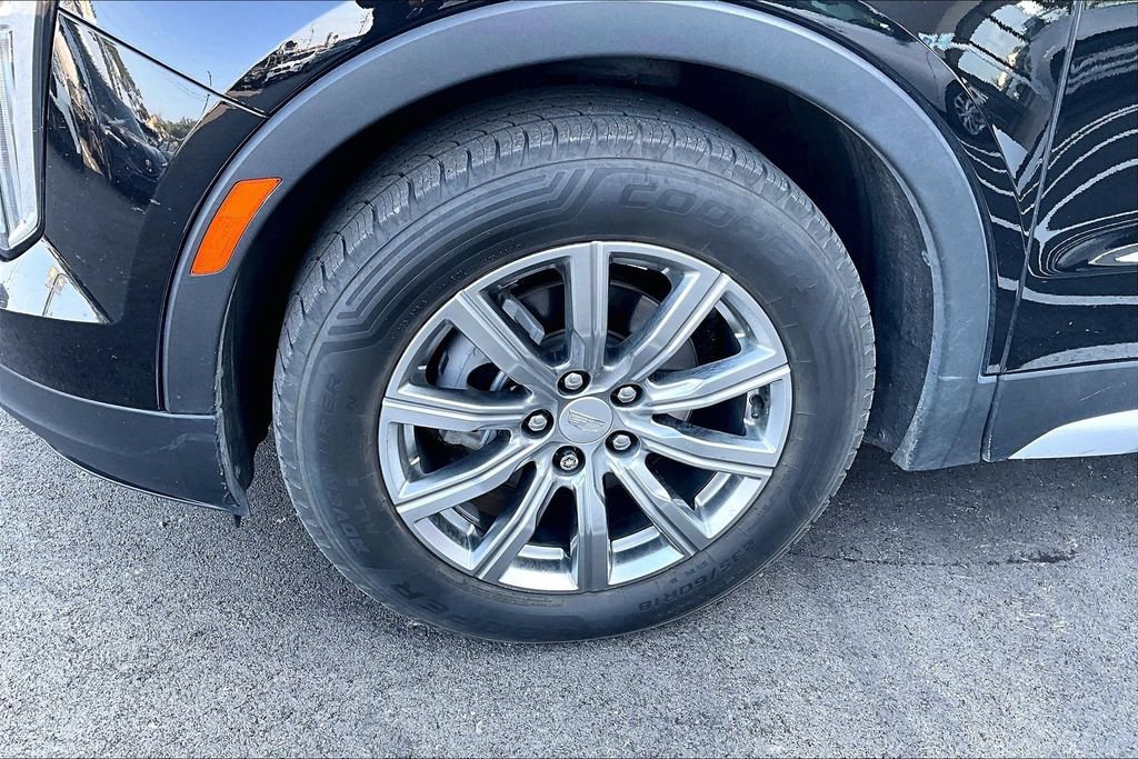 Used 2021 Cadillac XT4 Premium Luxury w/ Cold Weather Package AWD/4WD image 11