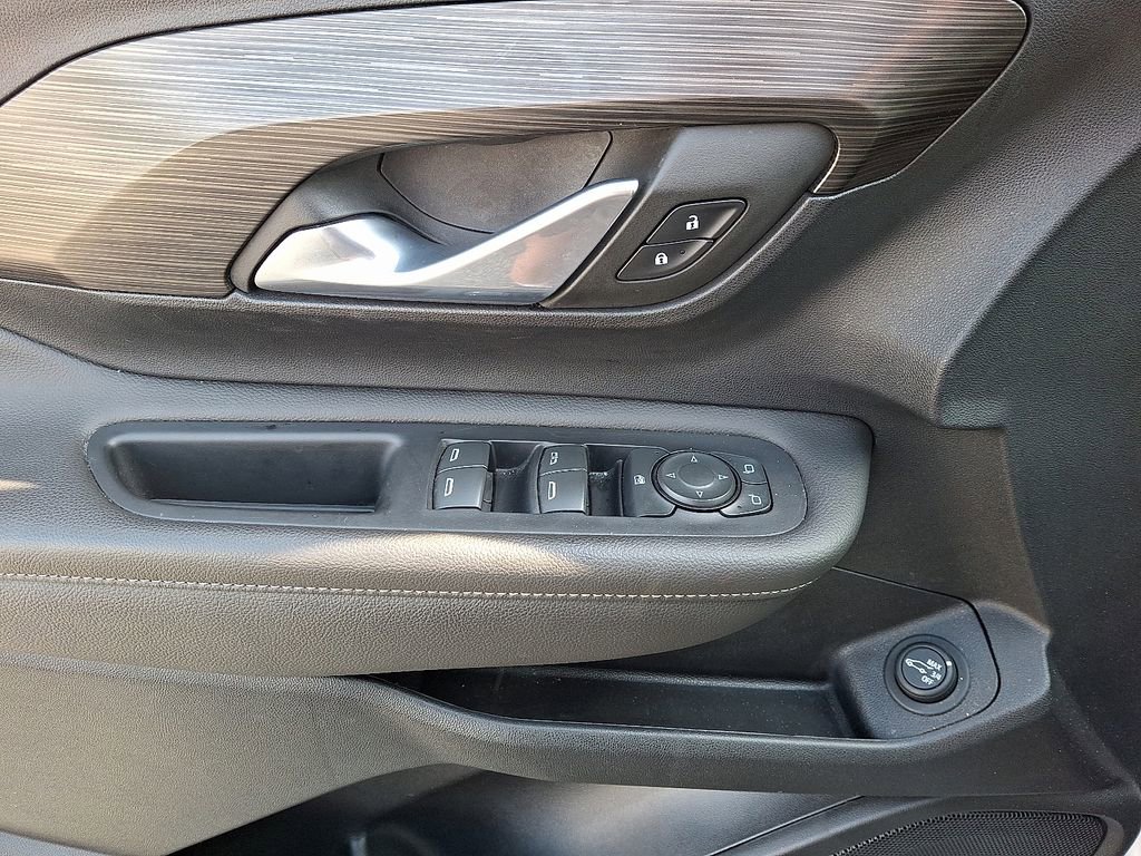 Used 2023 GMC Terrain SLE w/ Driver Convenience Package image 18