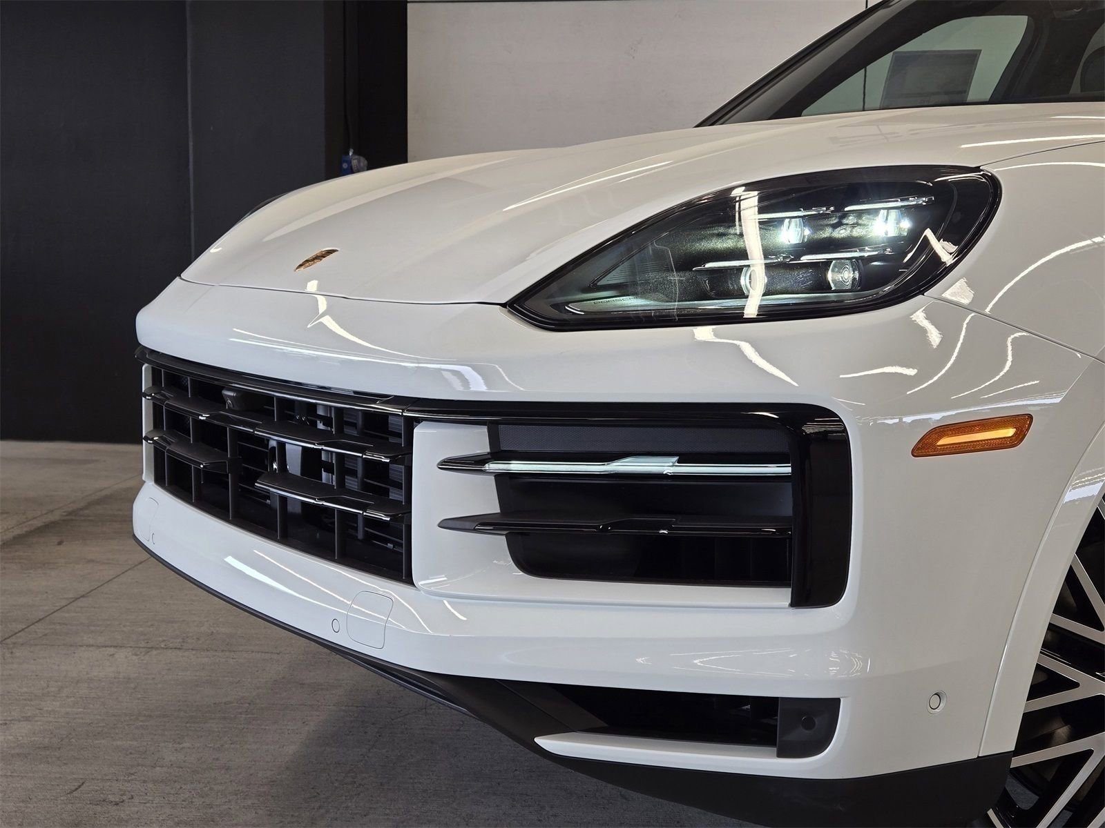 Used 2025 Porsche Cayenne Base image 25