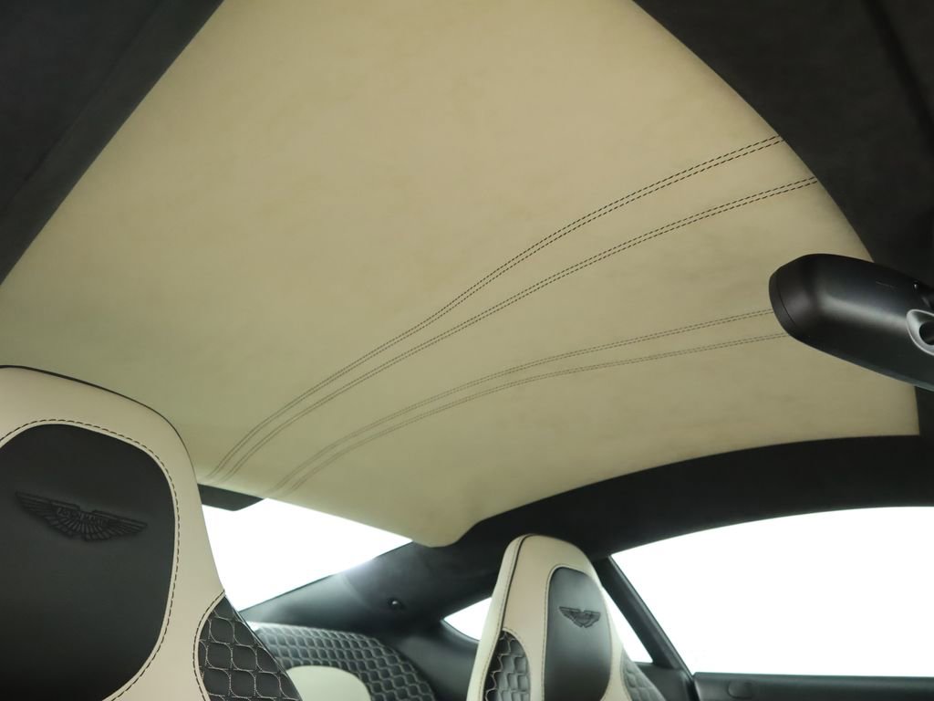 Used 2015 Aston Martin Vanquish Coupe image 19