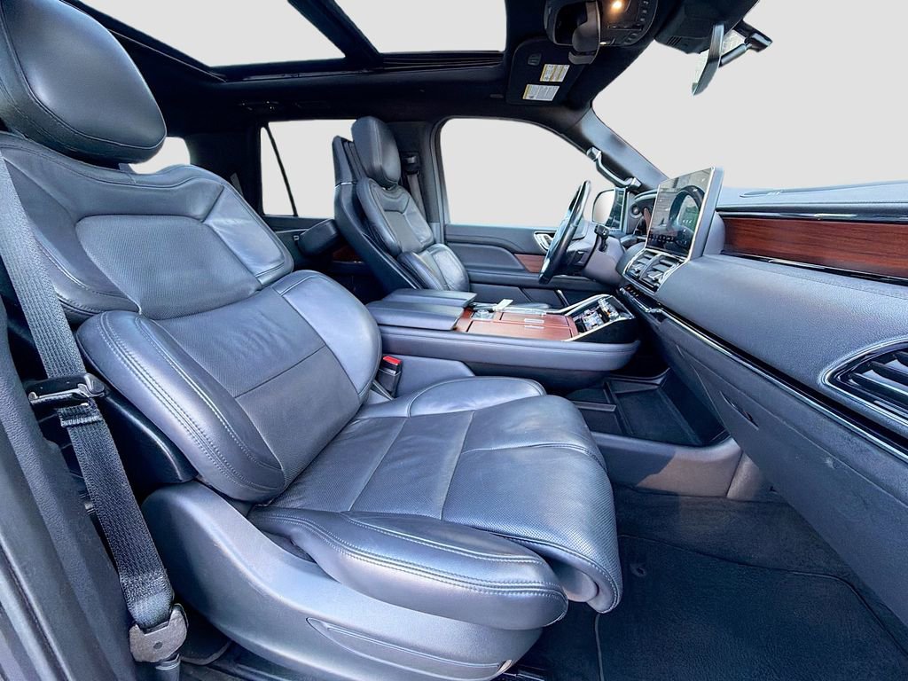 Used 2023 Lincoln Navigator Reserve image 18
