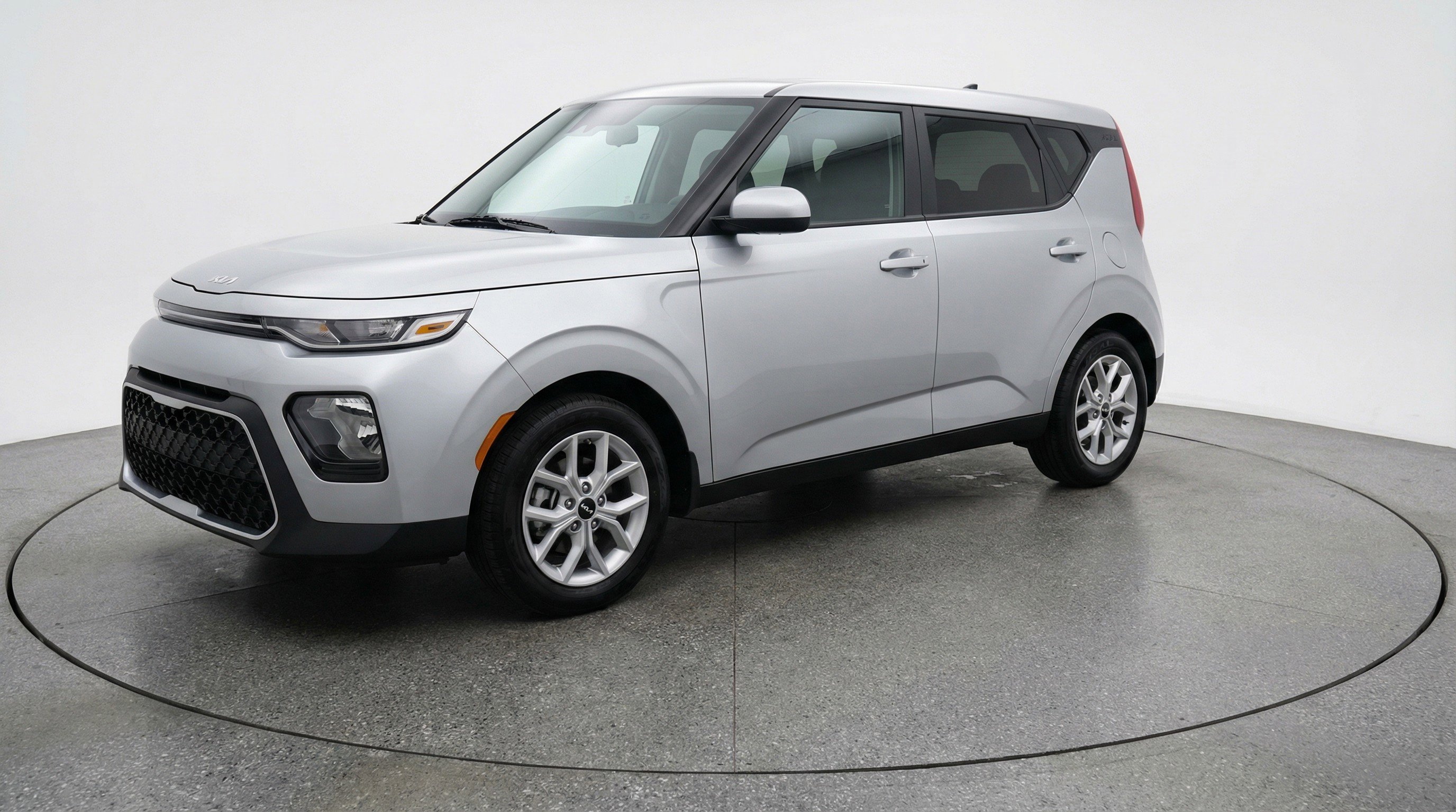 Used 2025 Kia Soul LX w/ LX Technology Package image 3