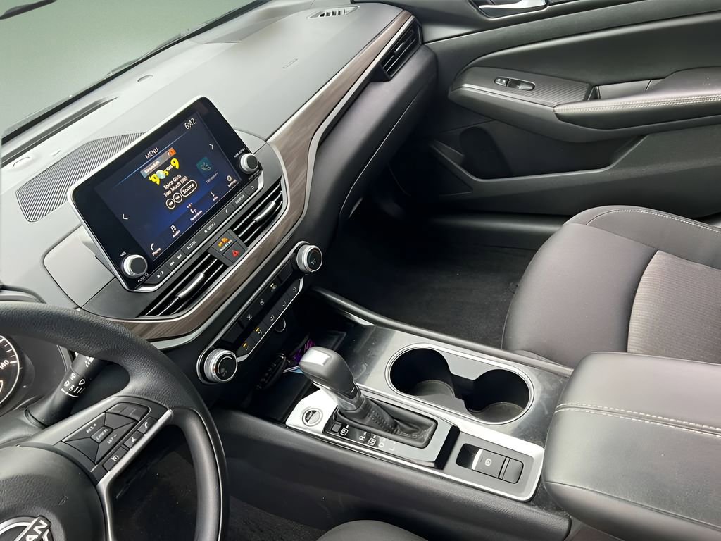 Used 2024 Nissan Altima 2.5 SV AWD/4WD image 18